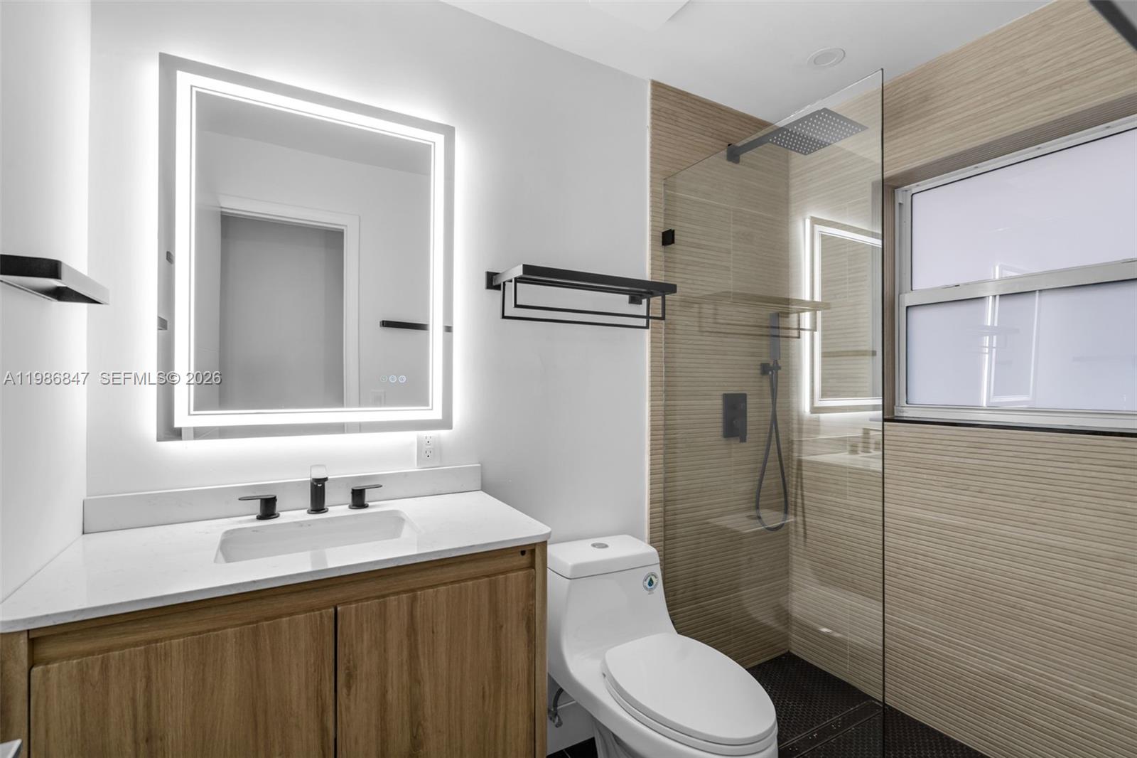 CRESTHAVEN NO 5 - Residential Lease