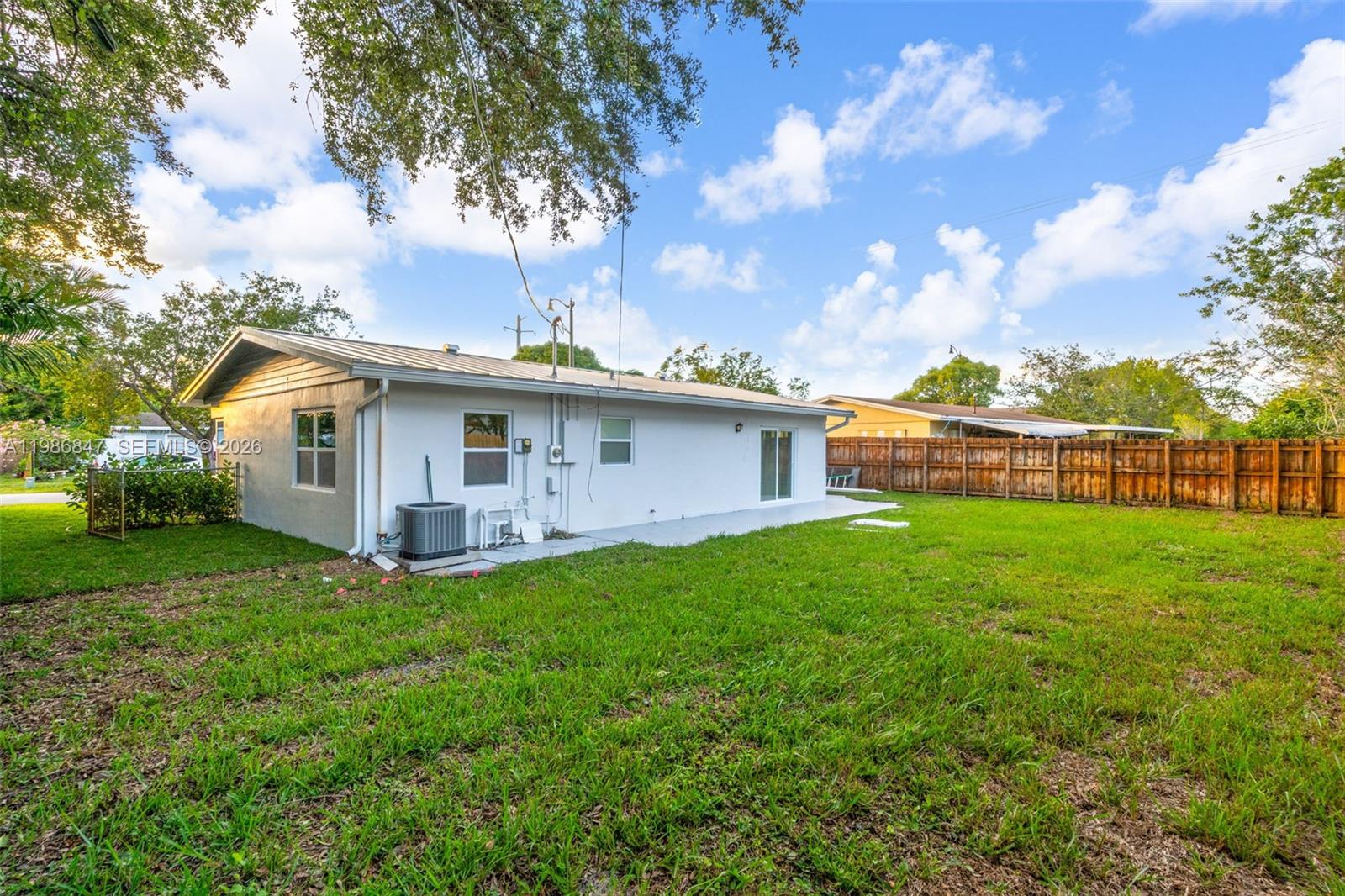 CRESTHAVEN NO 5 - Residential Lease