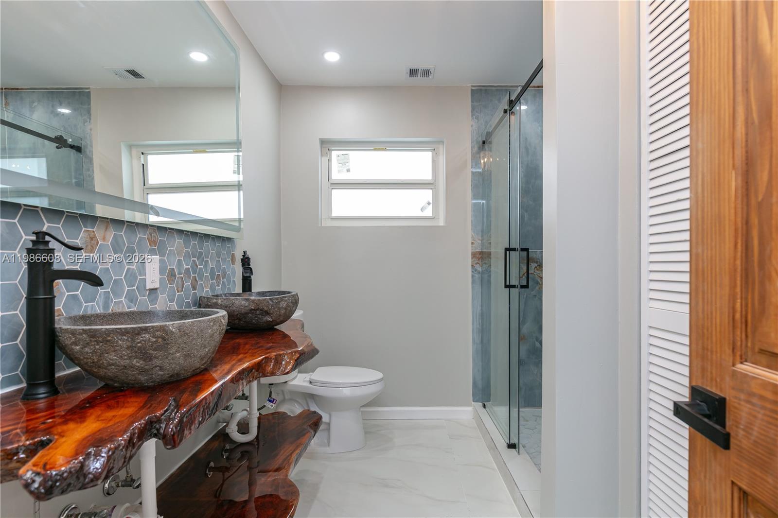 HOLLYWOOD HOMESITES HIGH - Residential Lease