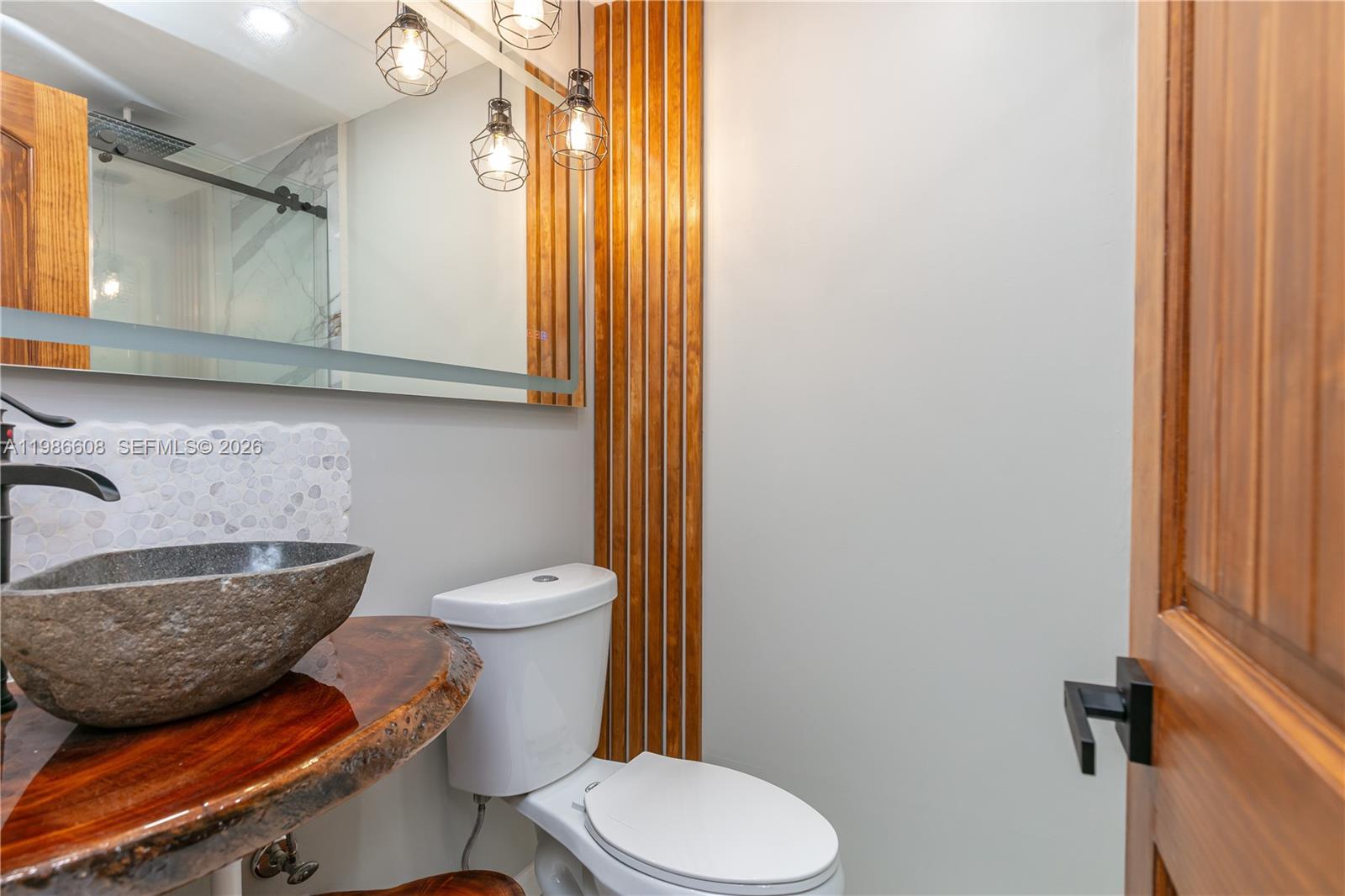 HOLLYWOOD HOMESITES HIGH - Residential Lease