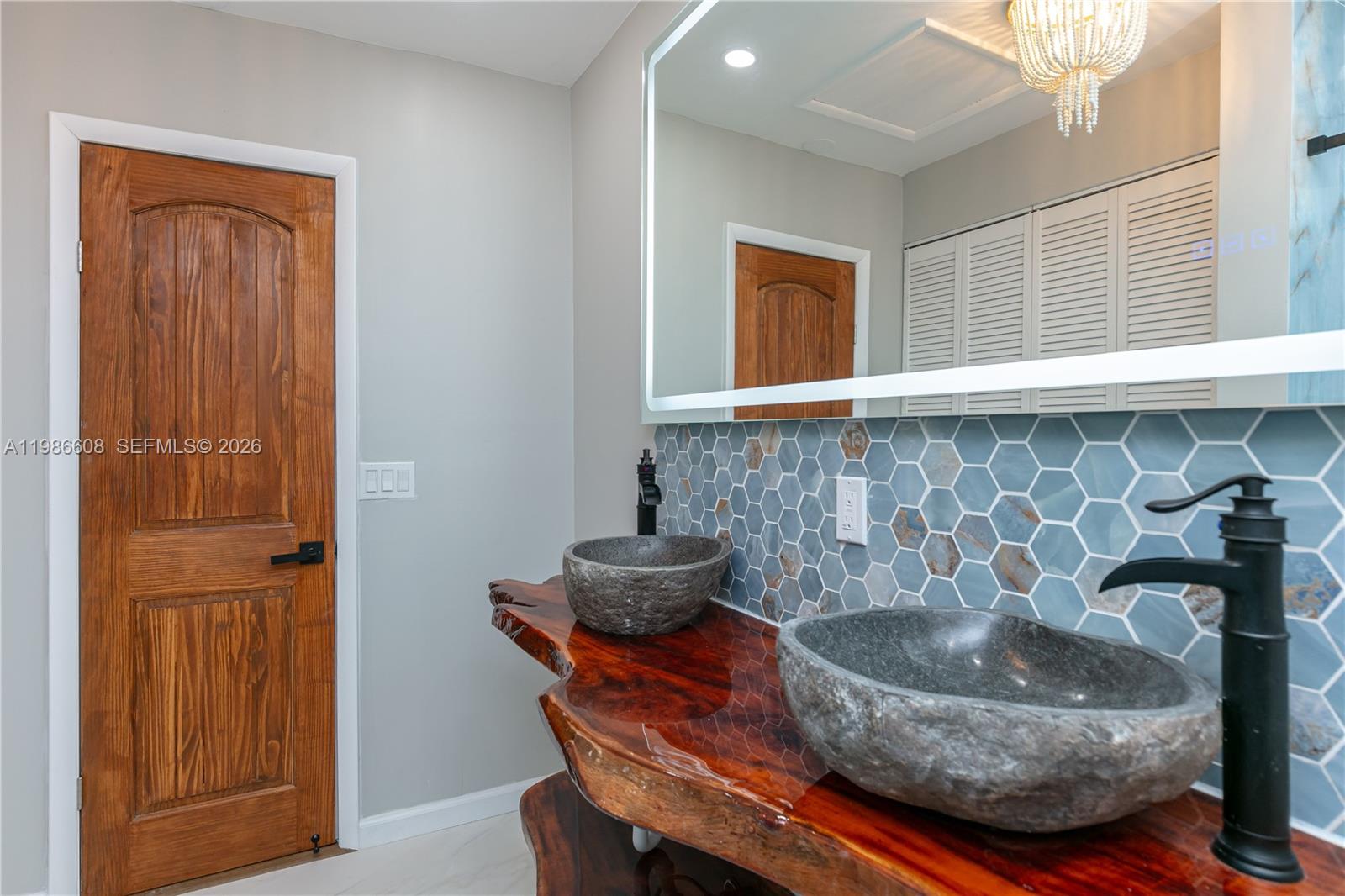 HOLLYWOOD HOMESITES HIGH - Residential Lease