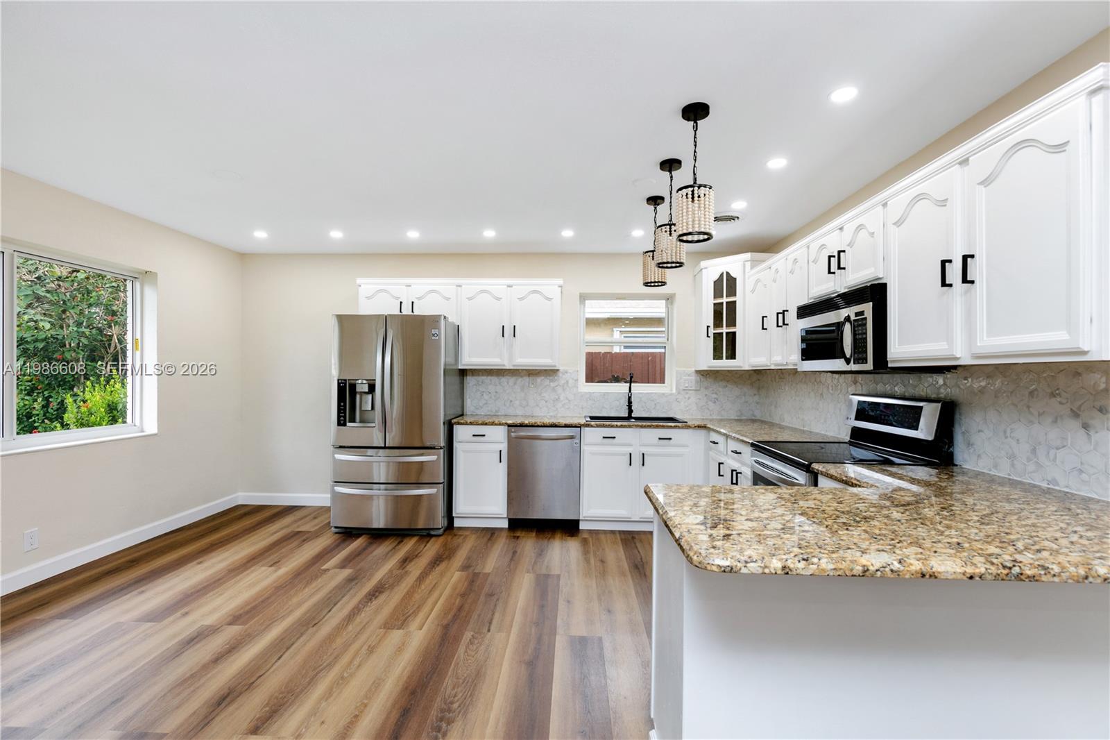 HOLLYWOOD HOMESITES HIGH - Residential Lease