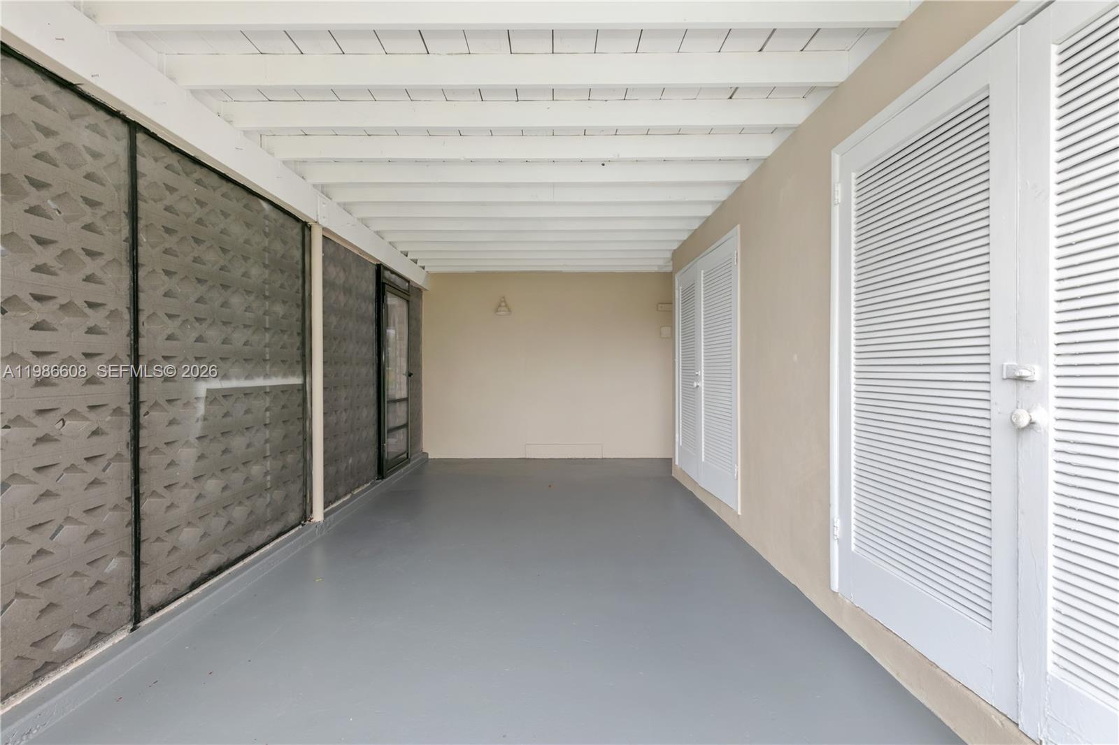 HOLLYWOOD HOMESITES HIGH - Residential Lease