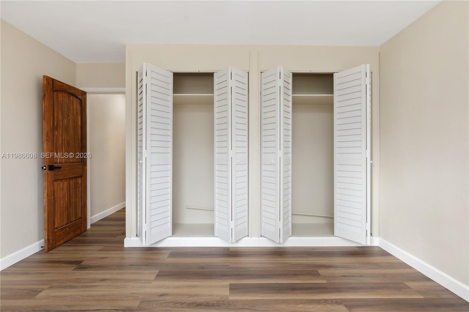 HOLLYWOOD HOMESITES HIGH - Residential Lease