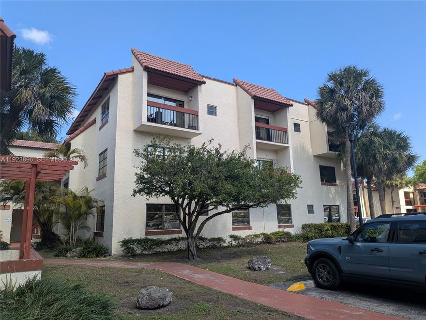 Only unit currently available in Lago Del Rey—rare opportunity. Spacious 3BR/2BA with 1,240 SF and a functional layout. Enjoy an updated primary bathroom, a NEW A/C, newer appliances, and a newer in-unit washer & dryer. Step out to a generous open balcony with excellent privacy. Unit allows 2 vehicles with decals. Community offers a clubhouse, pool, and tennis courts, conveniently located near schools, parks, shopping, and major expressways.