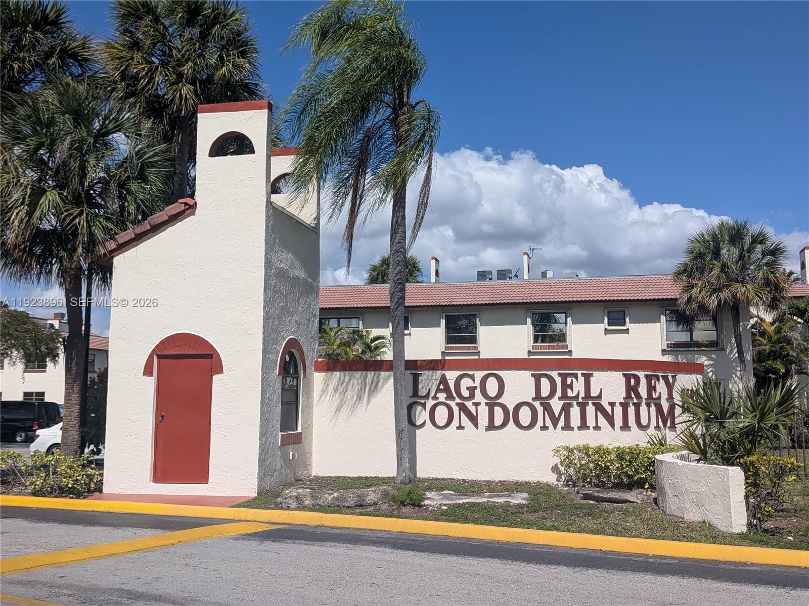 LAGO DEL REY CONDO #3 - Residential