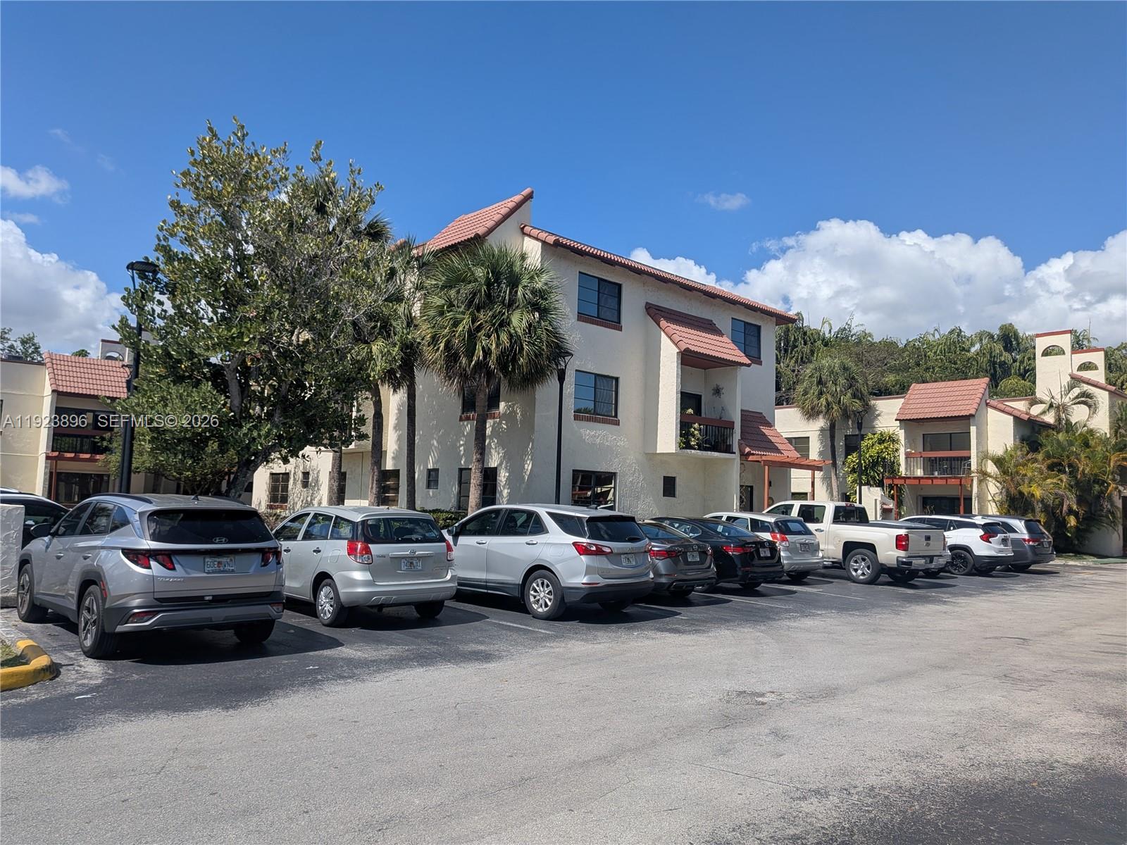 LAGO DEL REY CONDO #3 - Residential