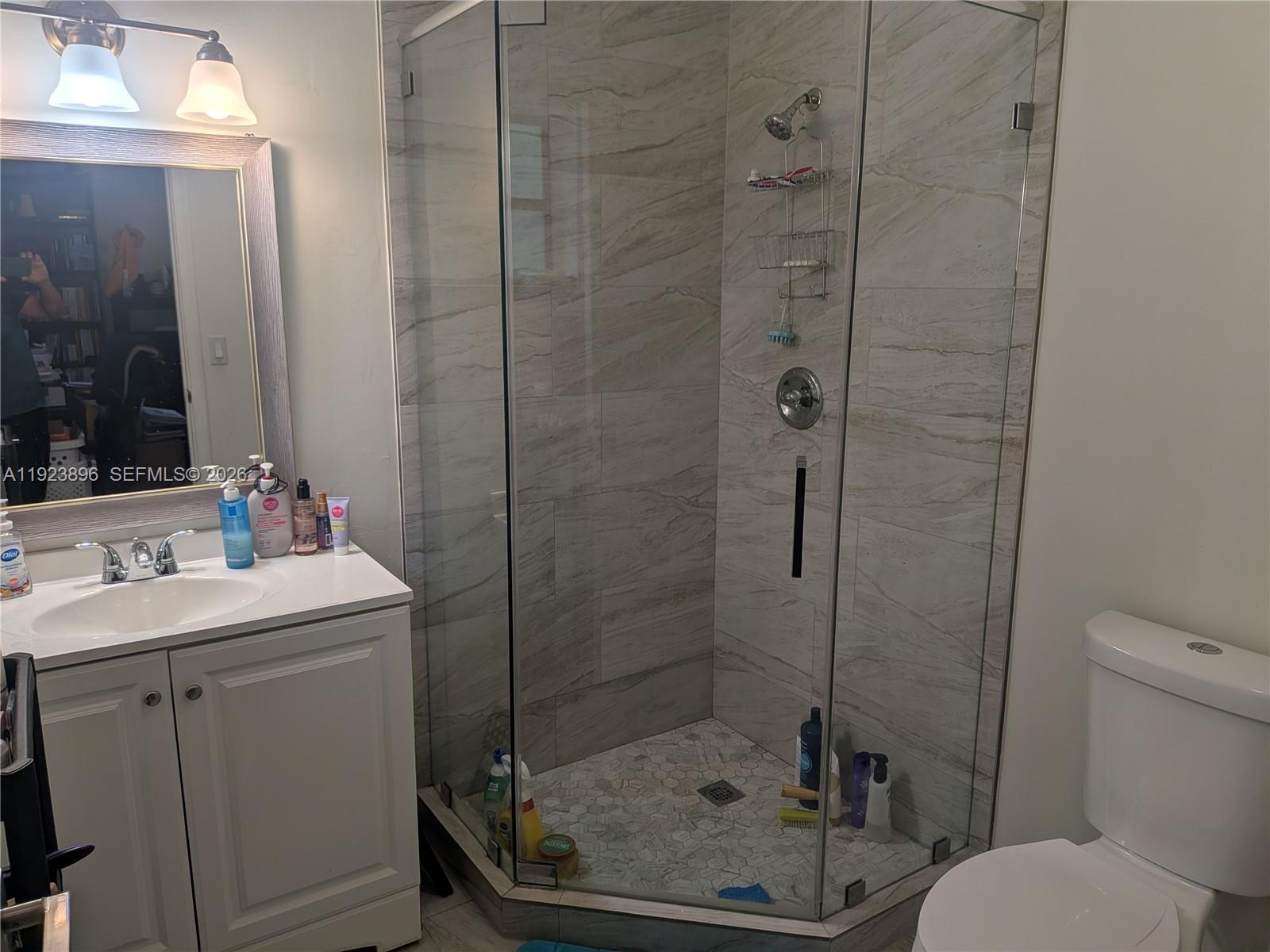 LAGO DEL REY CONDO #3 - Residential