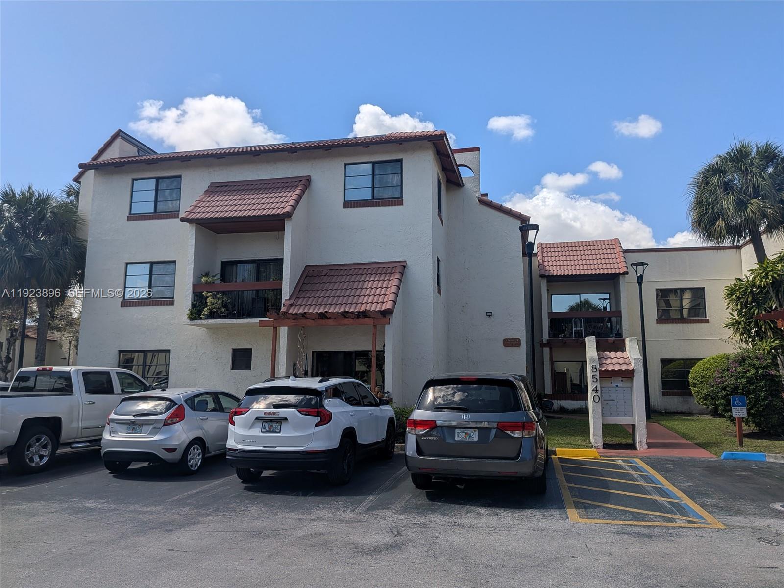 LAGO DEL REY CONDO #3 - Residential