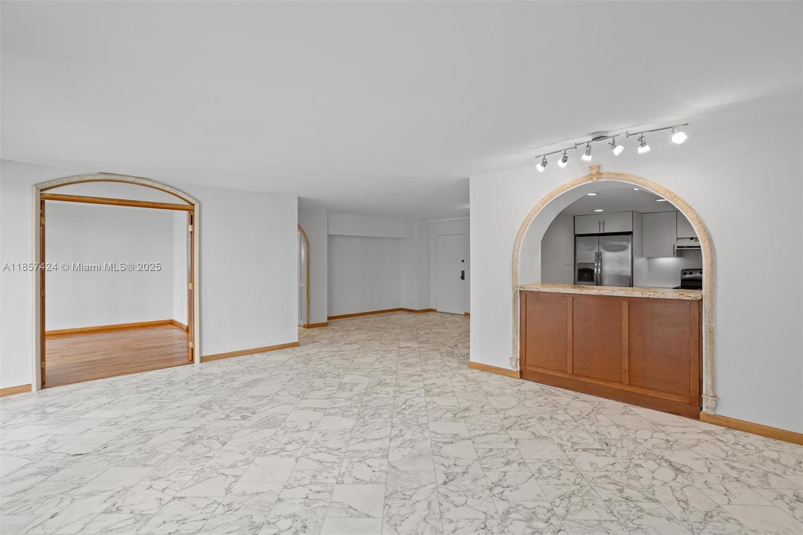 Very ample 2 bedrm 2 bath unit in Costa Bella w/almost 1,300sf with long balcony overlooking tennis courts. Remodeled kitchen w/stainless steel appliances, renovated bathrooms with ample master bedroom & lge walk in closet. 2nd bedrm opens to living room w/french doors. Marble type floors in living area & wood floors in bedrms. 2 assigned uncovered parking spaces, Unit freshly painted- ready to move-in. Amenities: Guard at gate, doorman, pool, tennis courts, gym/spa, library, children's play room, party rooms. Best location -walking distance to Mary Brickell Village/Brickell City Ctr and Metromover. Minutes from all!
Downtown, Beaches and Miami Int'l. airport! Walking distance to area restaurants and Four Seasons Hotel. Vacant
and easy to show thru Show Assist. Available immediately.