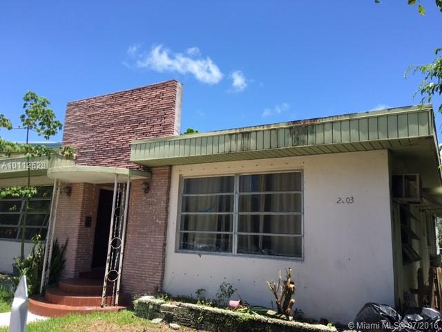 very large 1/1*minimum 6 months rental* in intimate 1 story building with a single family feel, another unit also available, immediate move in available