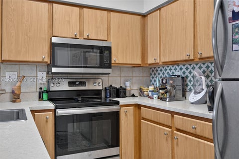 Photo of 2445 SW 18th Ter #807, Fort Lauderdale, FL 33315 (MLS # A12066340)