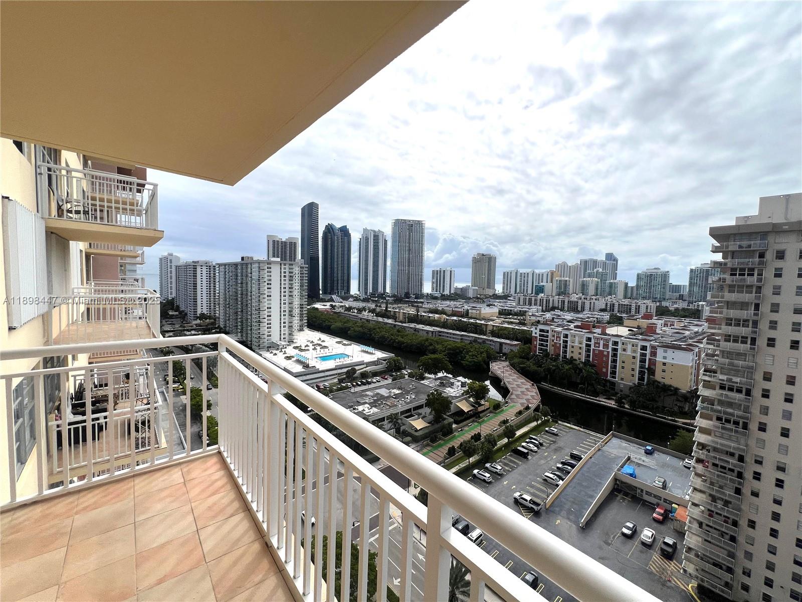 WINSTON TOWERS 200 - Residential