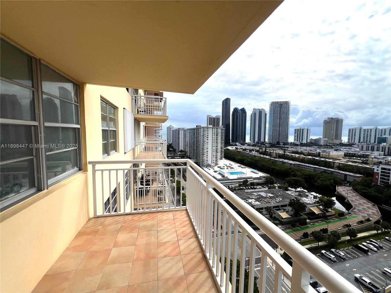 WINSTON TOWERS 200 - Residential