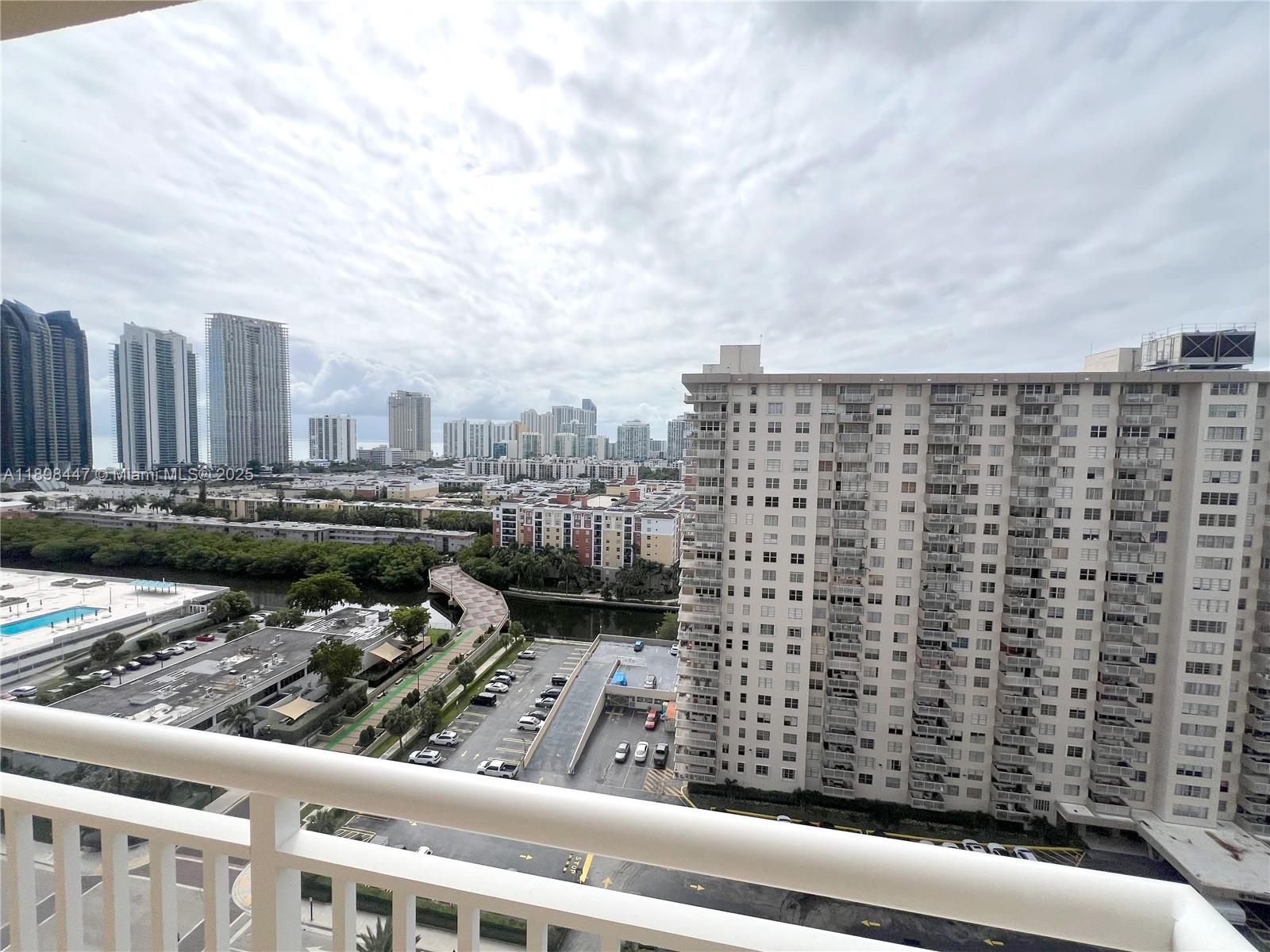 WINSTON TOWERS 200 - Residential