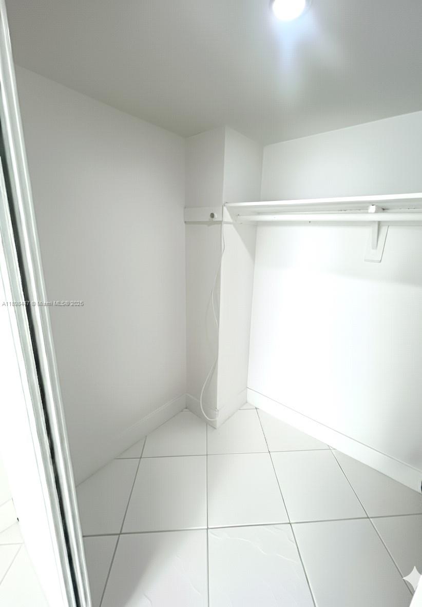 WINSTON TOWERS 200 - Residential