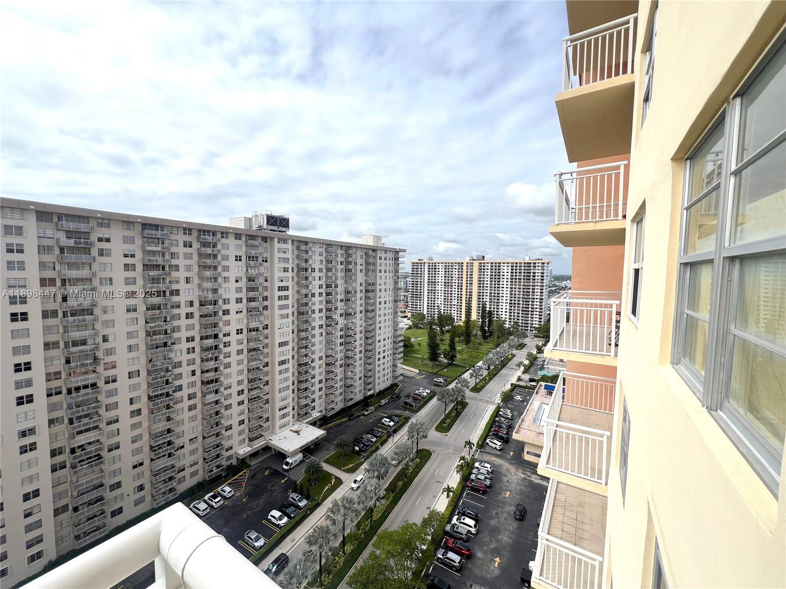WINSTON TOWERS 200 - Residential