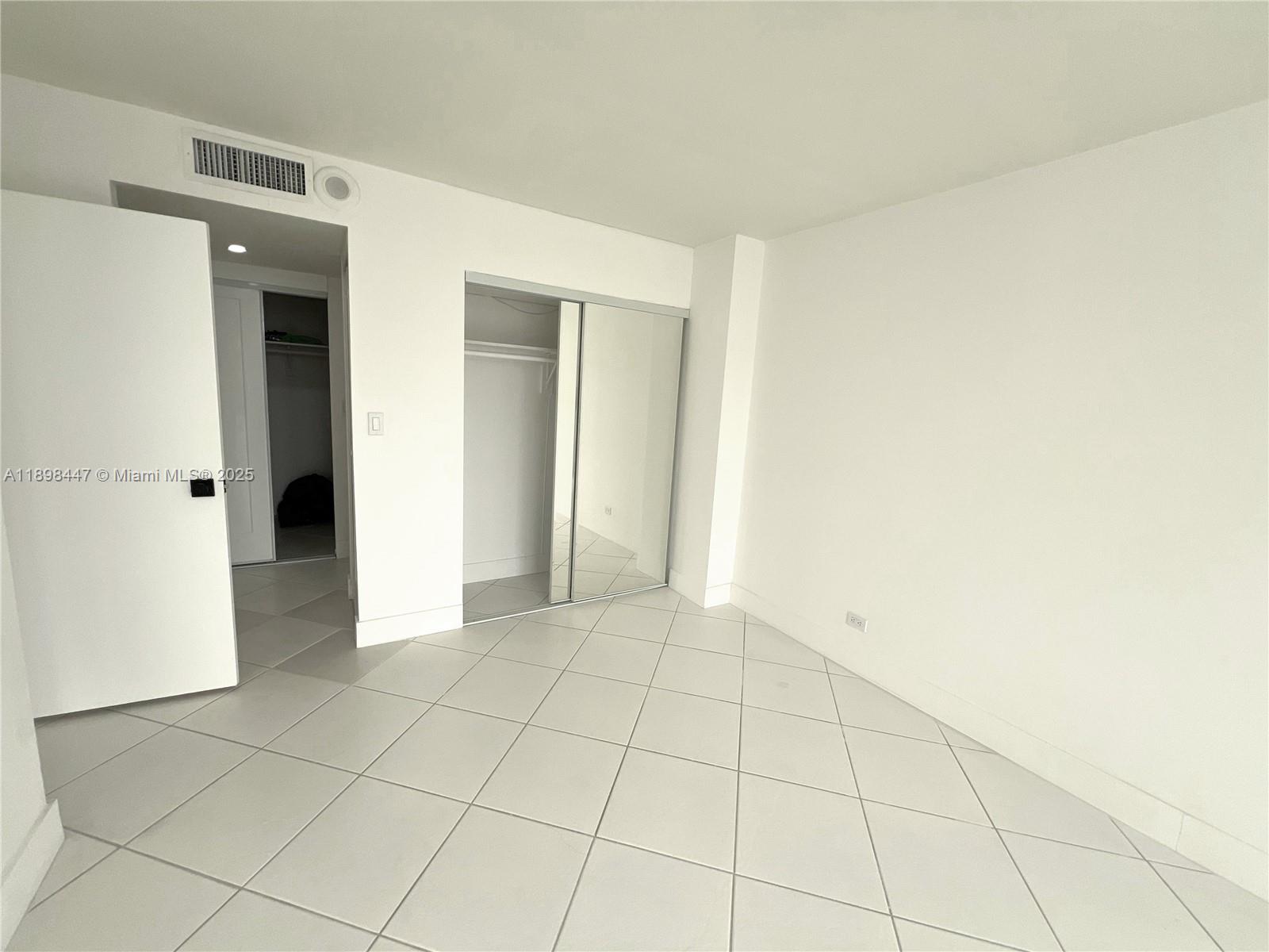 WINSTON TOWERS 200 - Residential