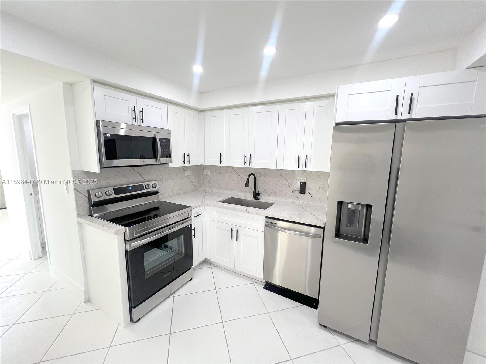 WINSTON TOWERS 200 - Residential