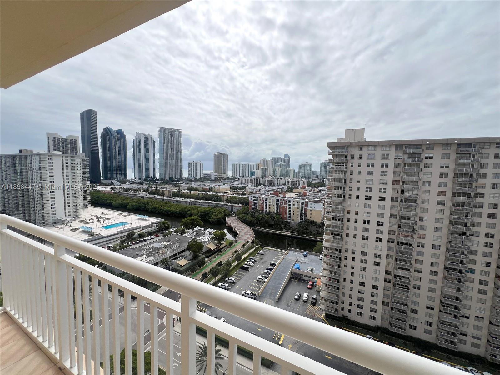 WINSTON TOWERS 200 - Residential
