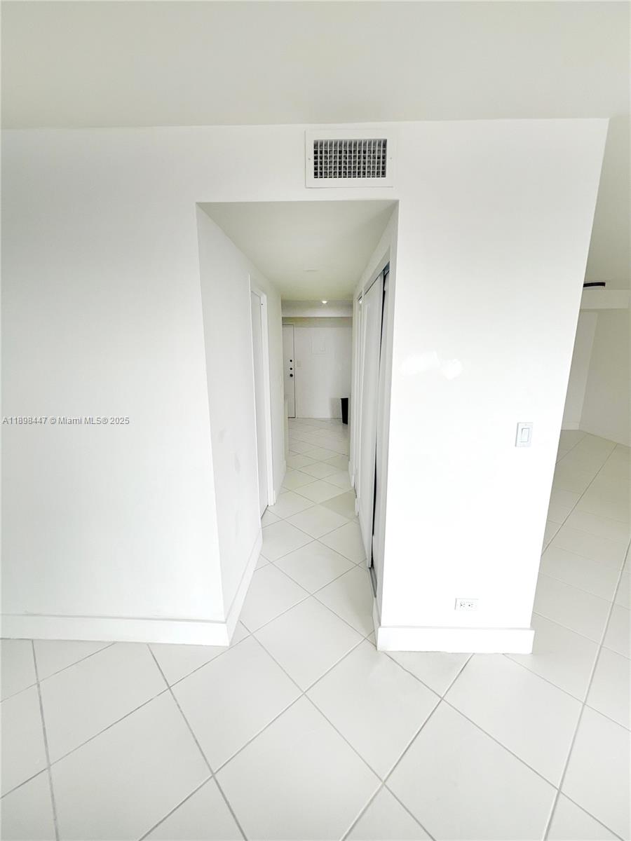 WINSTON TOWERS 200 - Residential