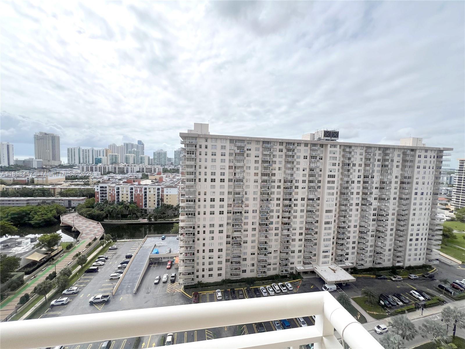 WINSTON TOWERS 200 - Residential