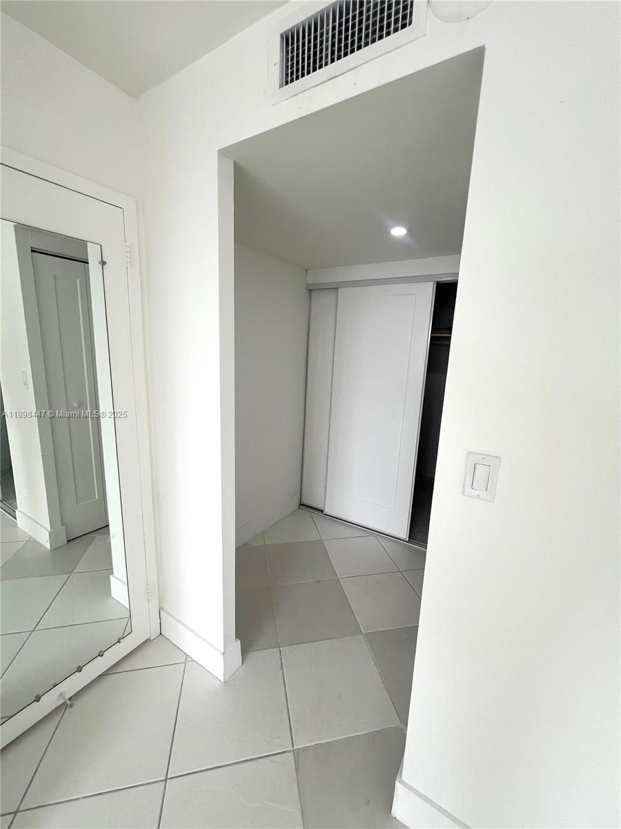 WINSTON TOWERS 200 - Residential