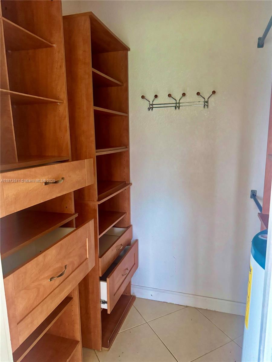 GULFSTREAM CONDO OF LAS O - Residential Lease