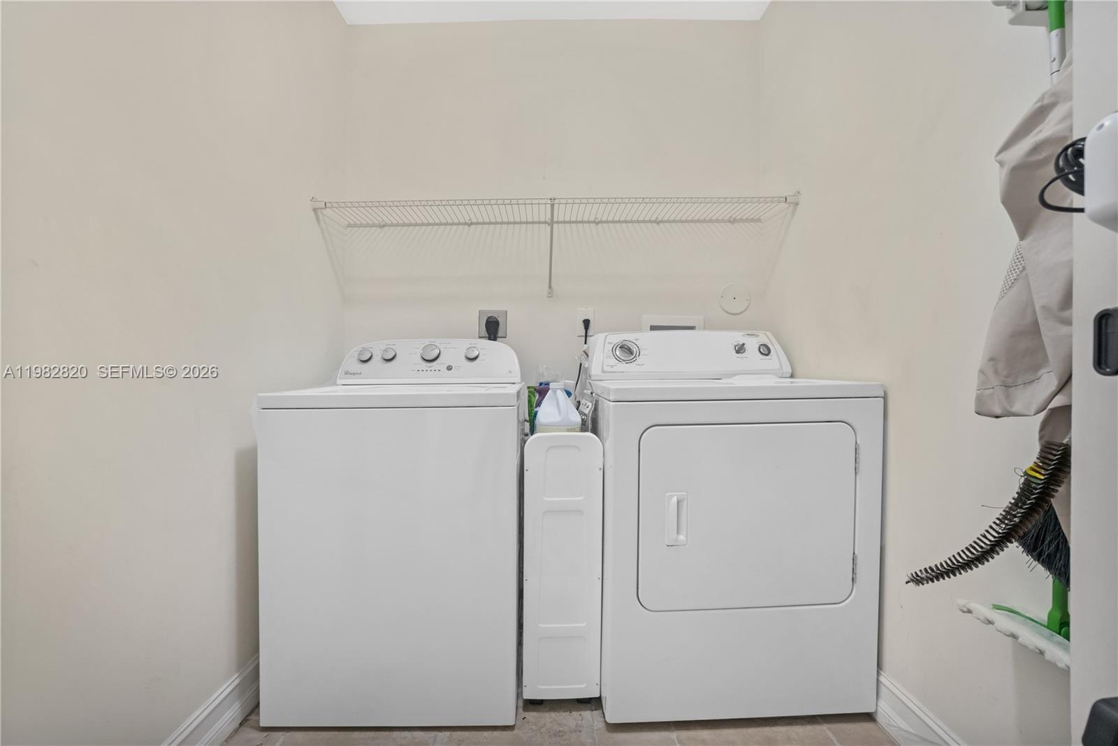 RIVER OAKS - Residential