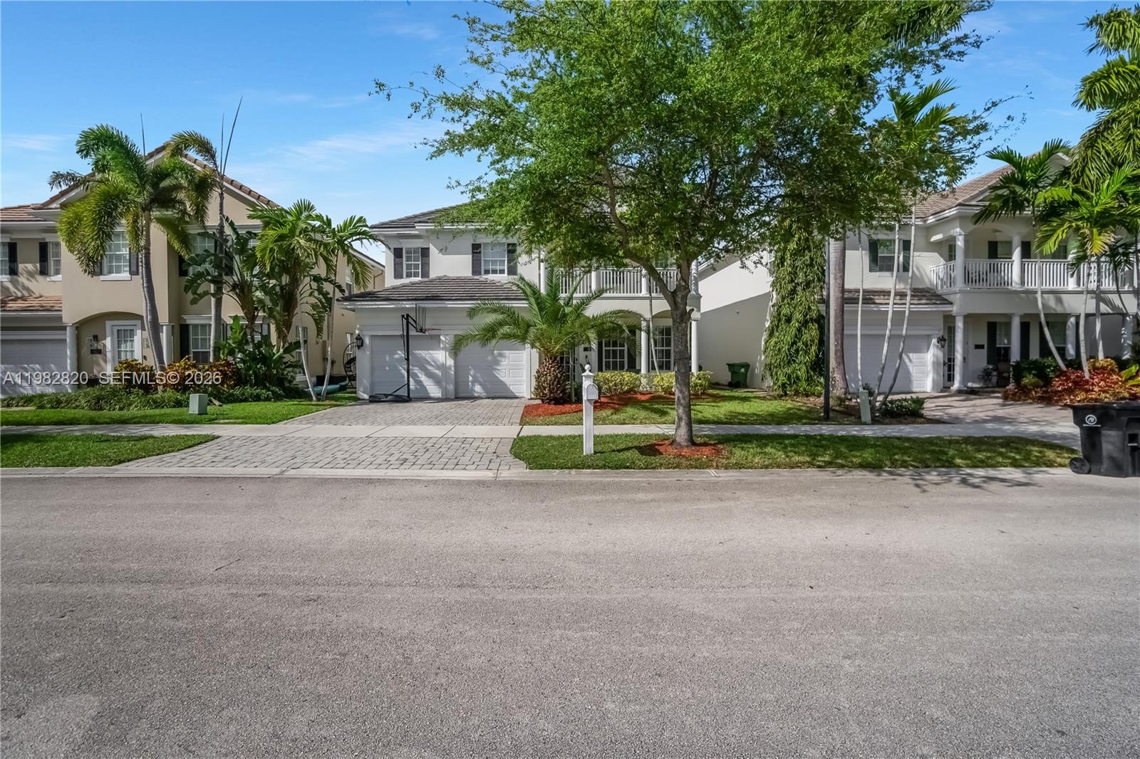 RIVER OAKS - Residential