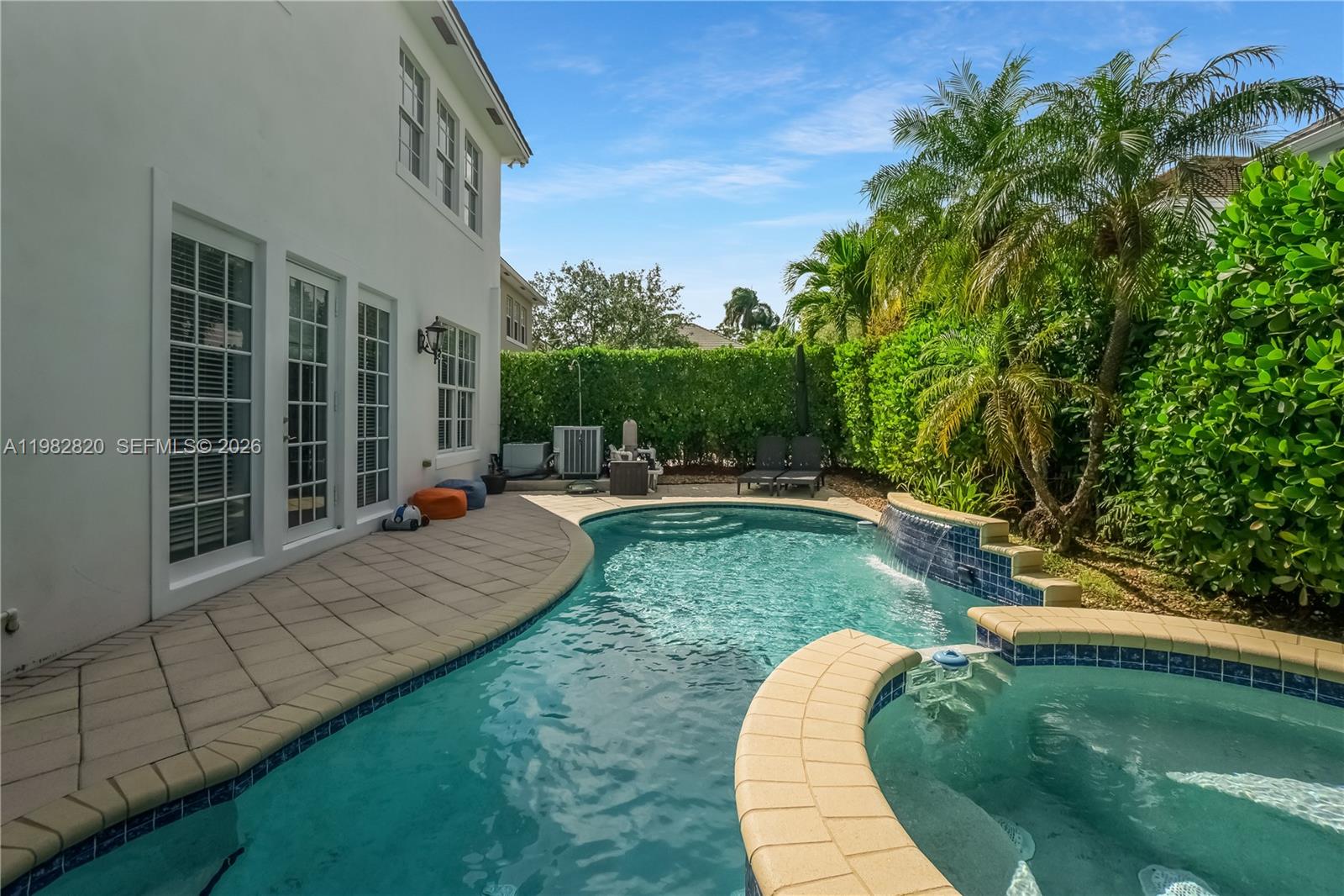 RIVER OAKS - Residential