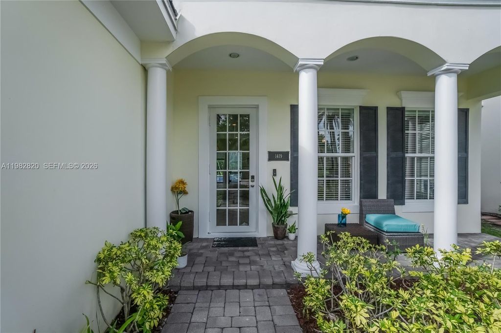 Photo of 1419 SW 21st Ct, Fort Lauderdale, FL 33315 (MLS # A11982820)