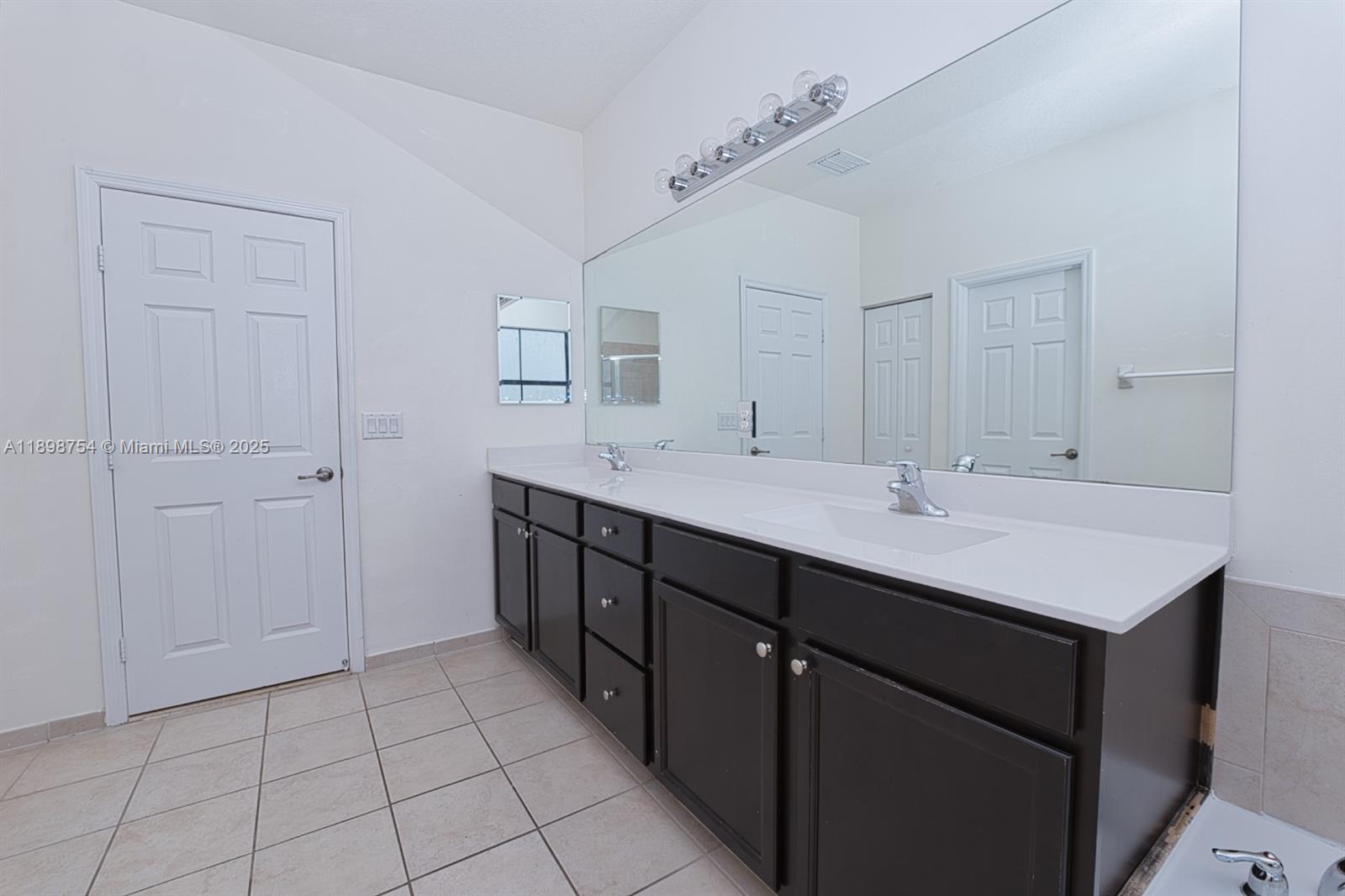 AQUABELLA SECTION ONE - Residential