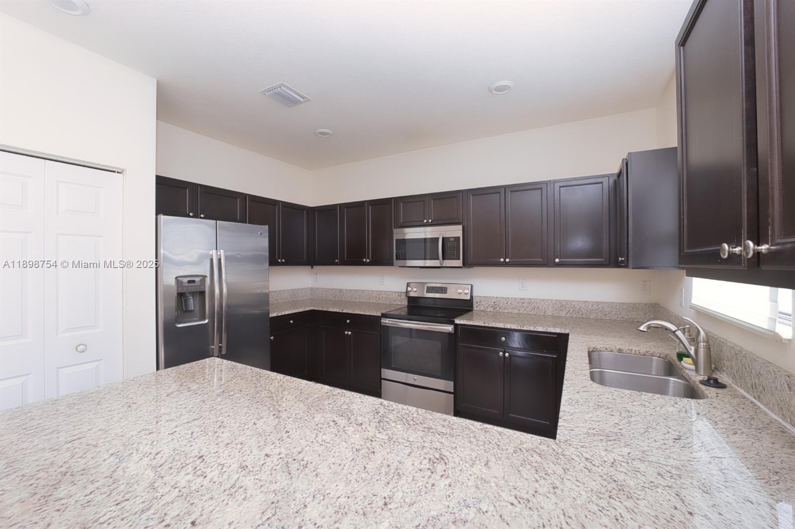 AQUABELLA SECTION ONE - Residential