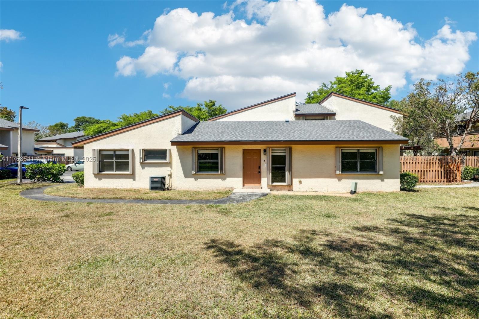 Property for Sale at 11514 Sw 109th Rd 37Z, Miami, Broward County, Florida - Bedrooms: 3 
Bathrooms: 2  - $440,000