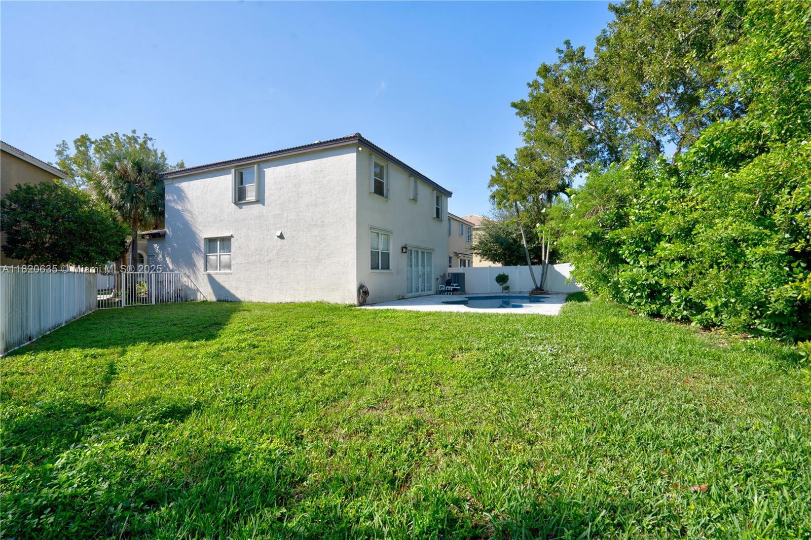 RIVIERA ISLES III - Residential