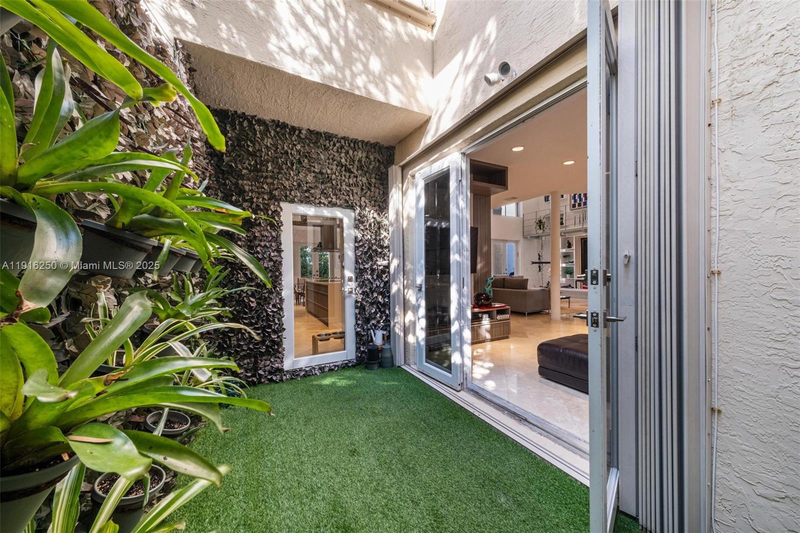 GOLDEN GATE ESTATES & MAR - Residential