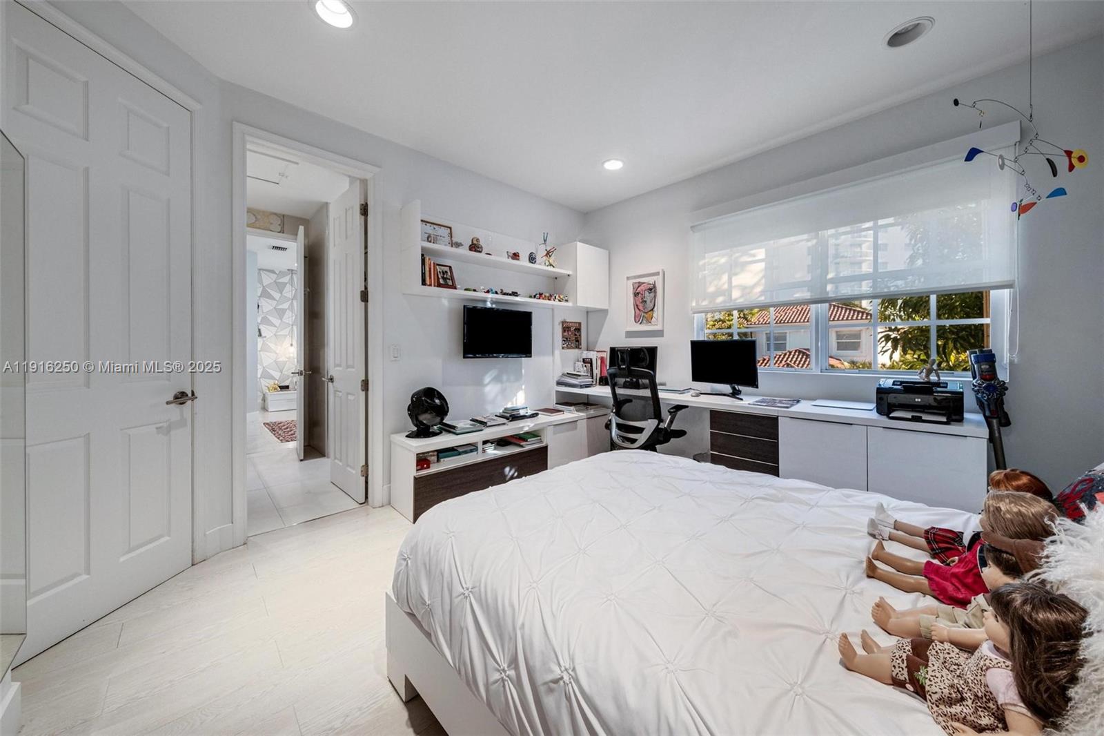 GOLDEN GATE ESTATES & MAR - Residential