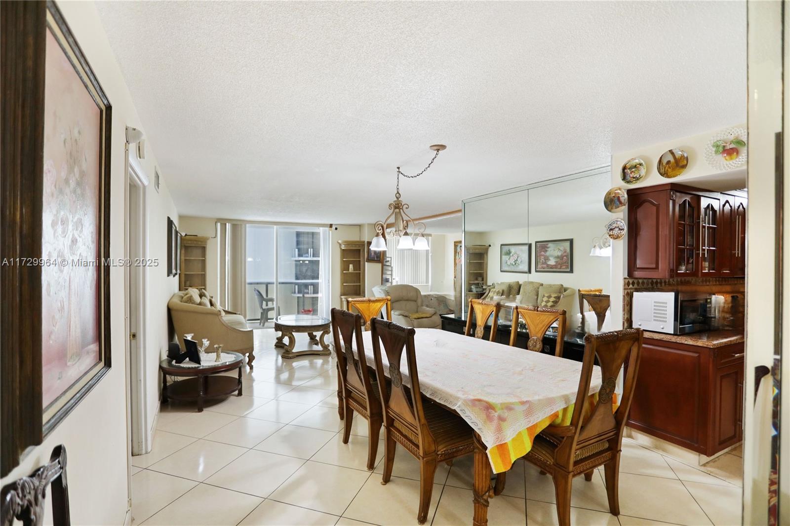 6039 Collins Ave 607