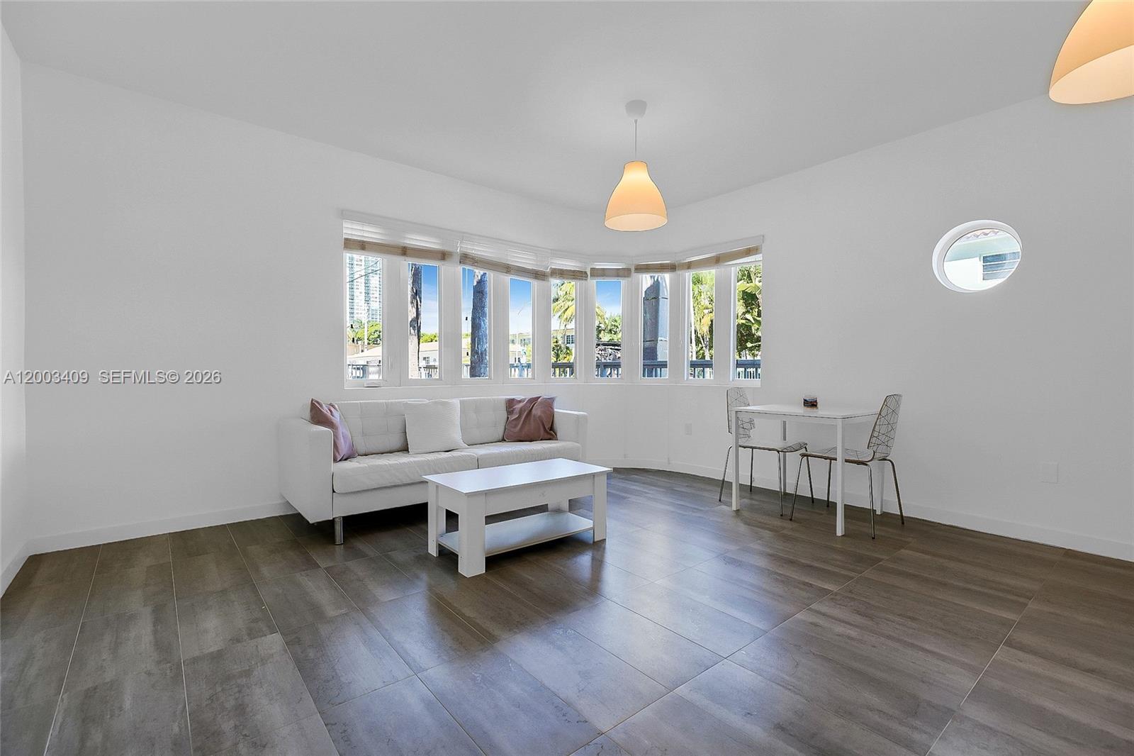 551/557 MICHIGAN CONDO - Residential Lease