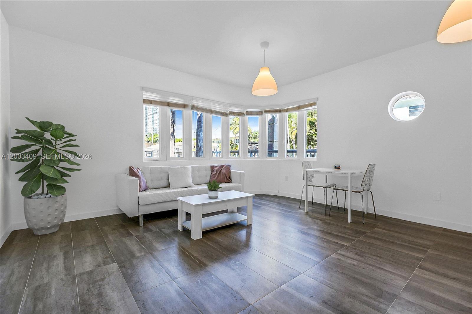 557 Michigan Ave 212