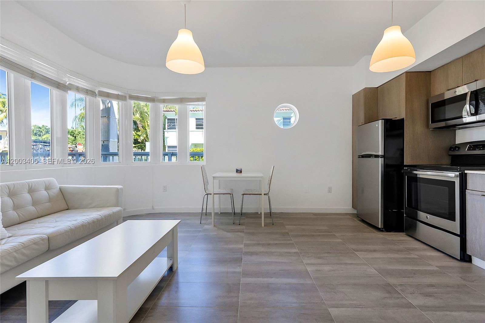 551/557 MICHIGAN CONDO - Residential Lease