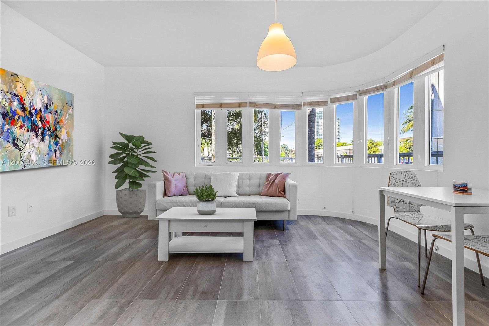 557 Michigan Ave 212