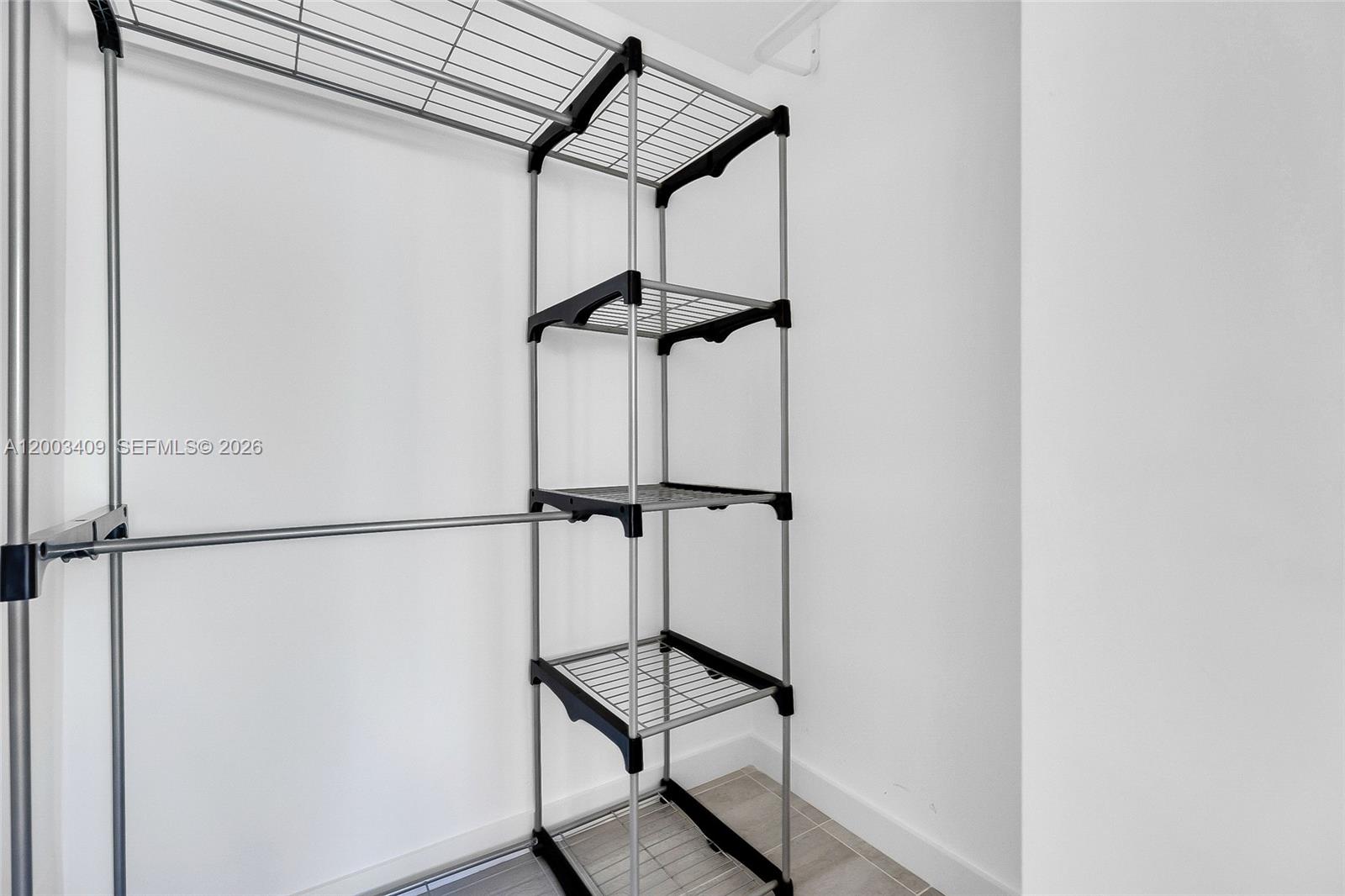 551/557 MICHIGAN CONDO - Residential Lease