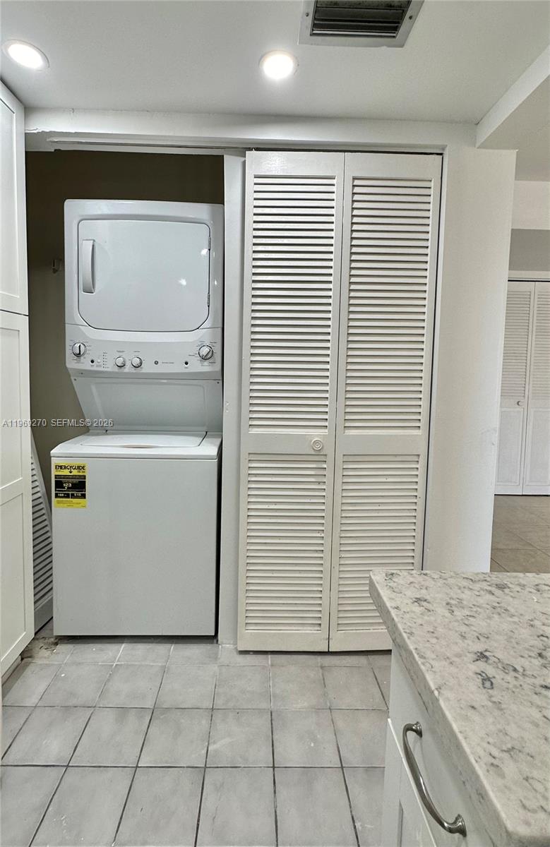 BEACH HOUSE CONDO - Residential Lease