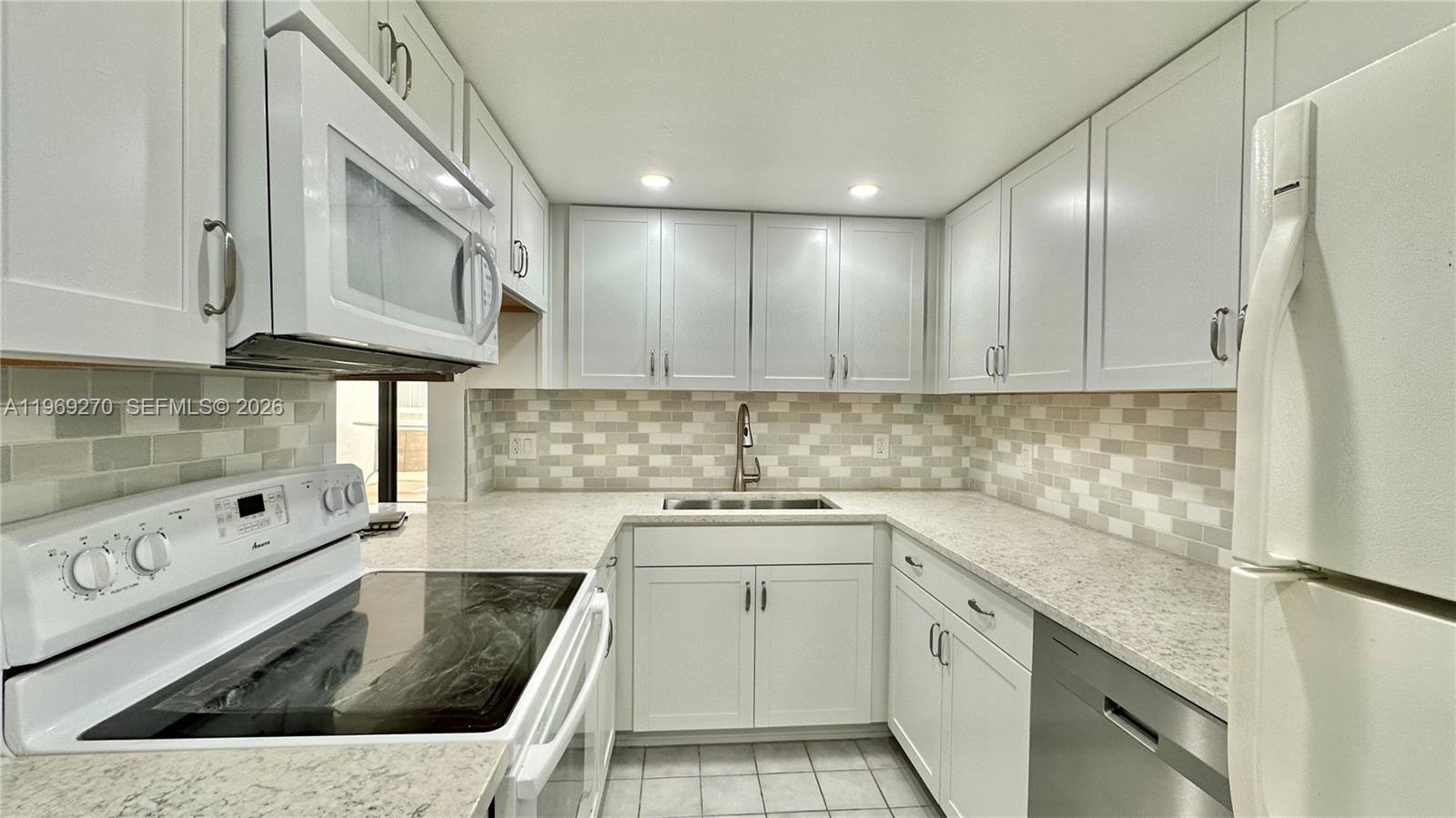 BEACH HOUSE CONDO - Residential Lease