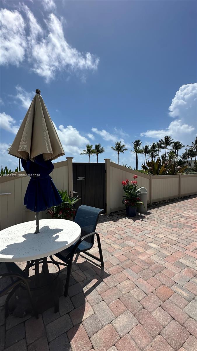 BEACH HOUSE CONDO - Residential Lease