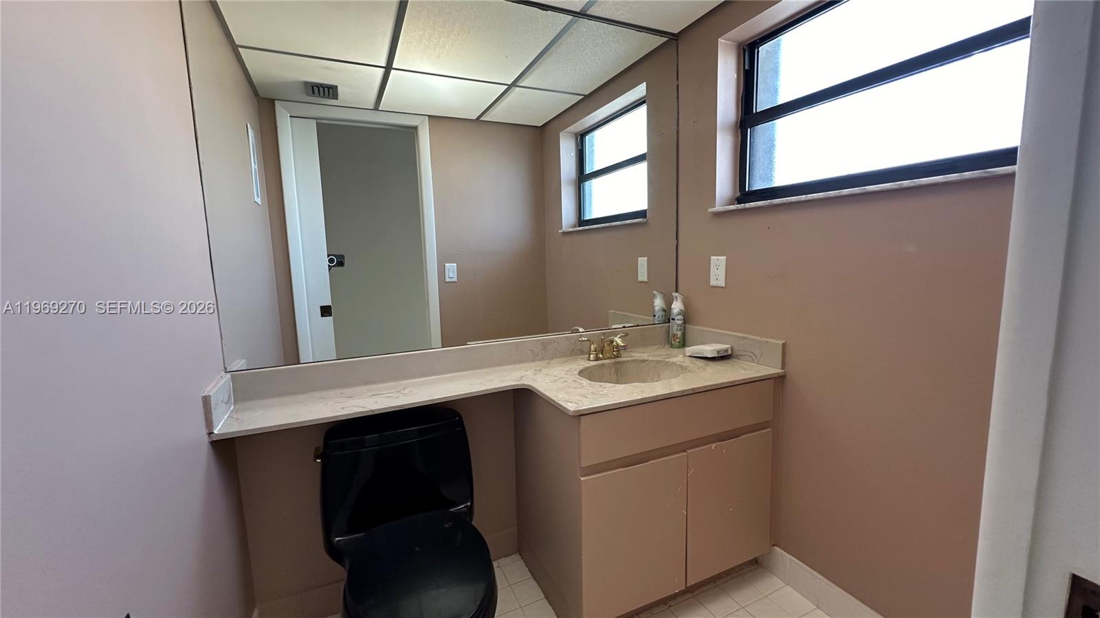 BEACH HOUSE CONDO - Residential Lease