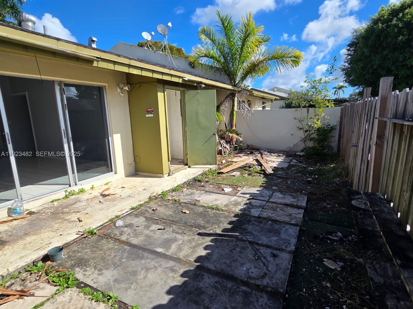 DEVON-AIRE VILLAS SEC 5 - Residential