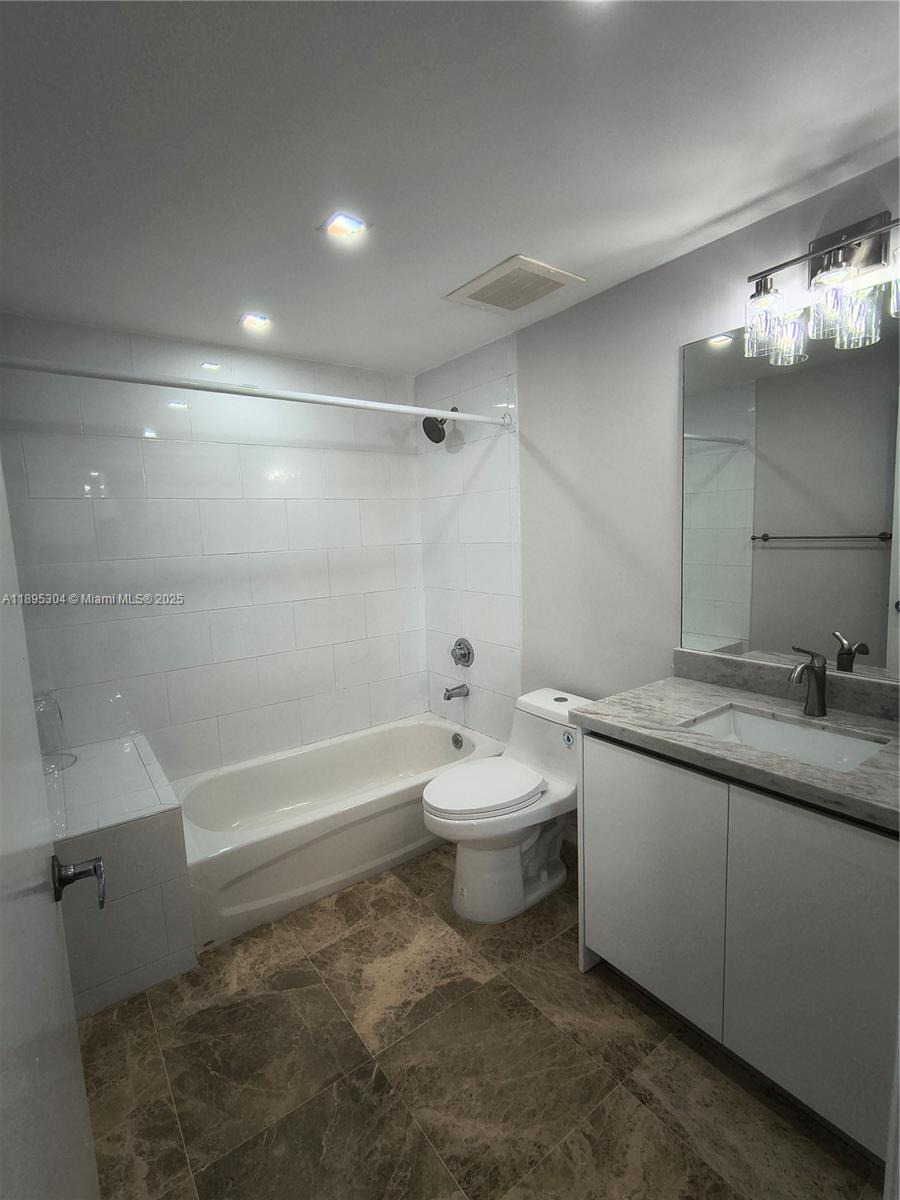 VILLAGGIO IN THE GROVE TO - Residential Lease